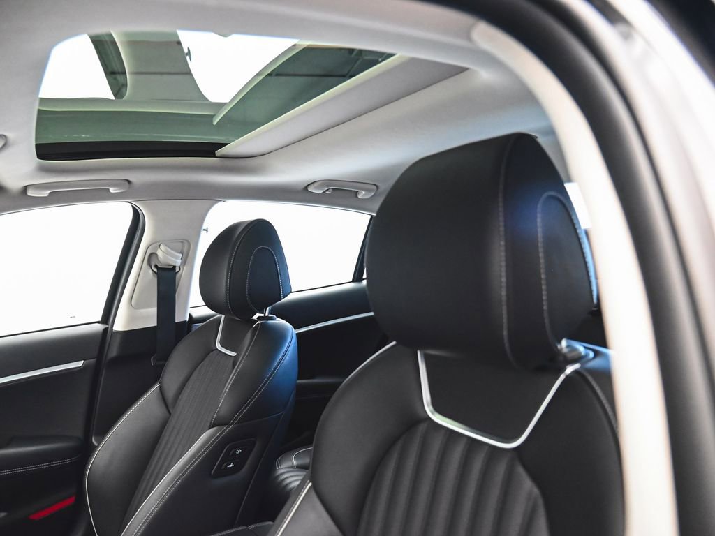 Used 2026 Genesis G70 2.5T Prestige image 26