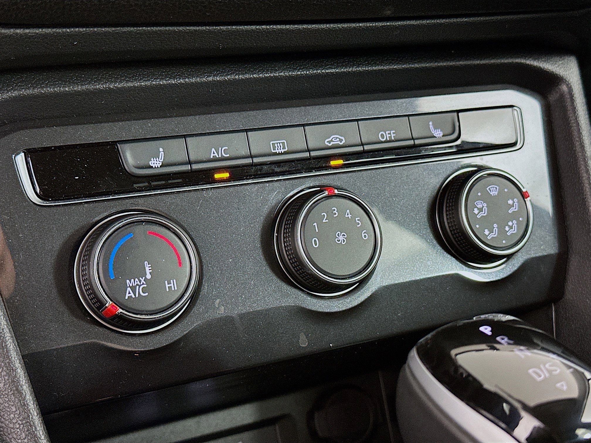 Used 2024 Volkswagen Tiguan S image 23