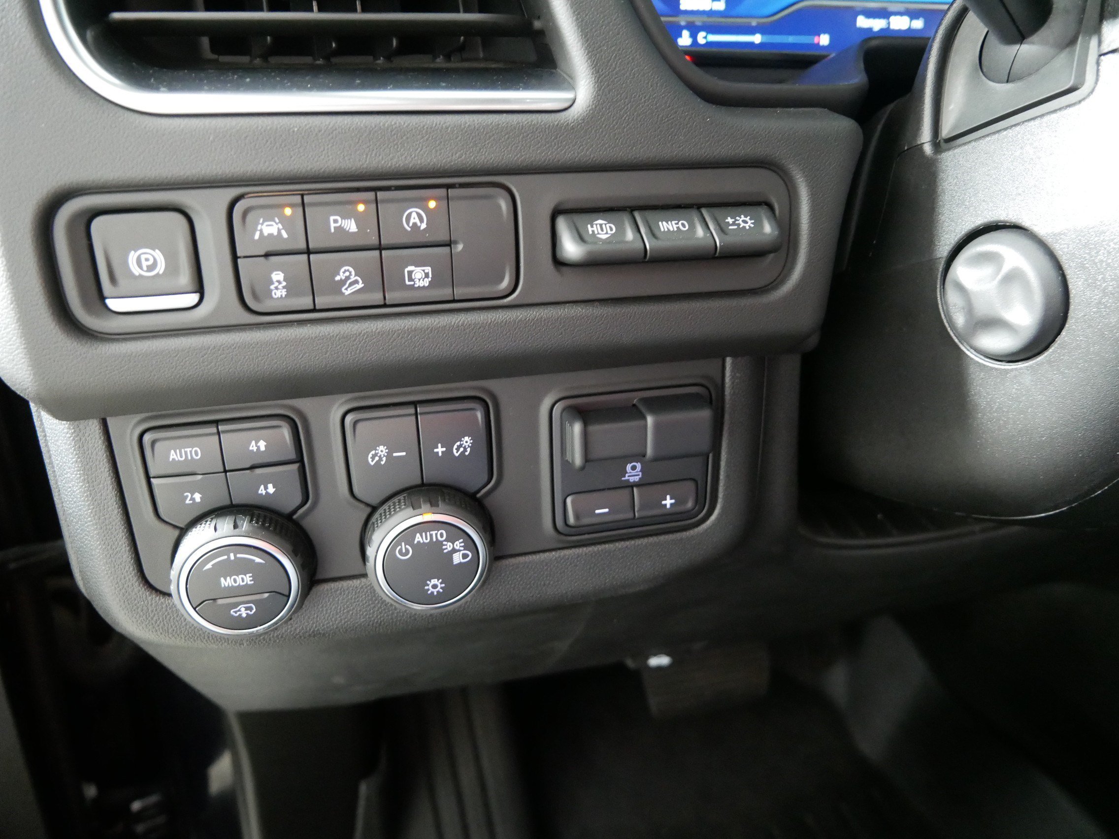 Used 2024 Chevrolet Tahoe High Country AWD/4WD image 26