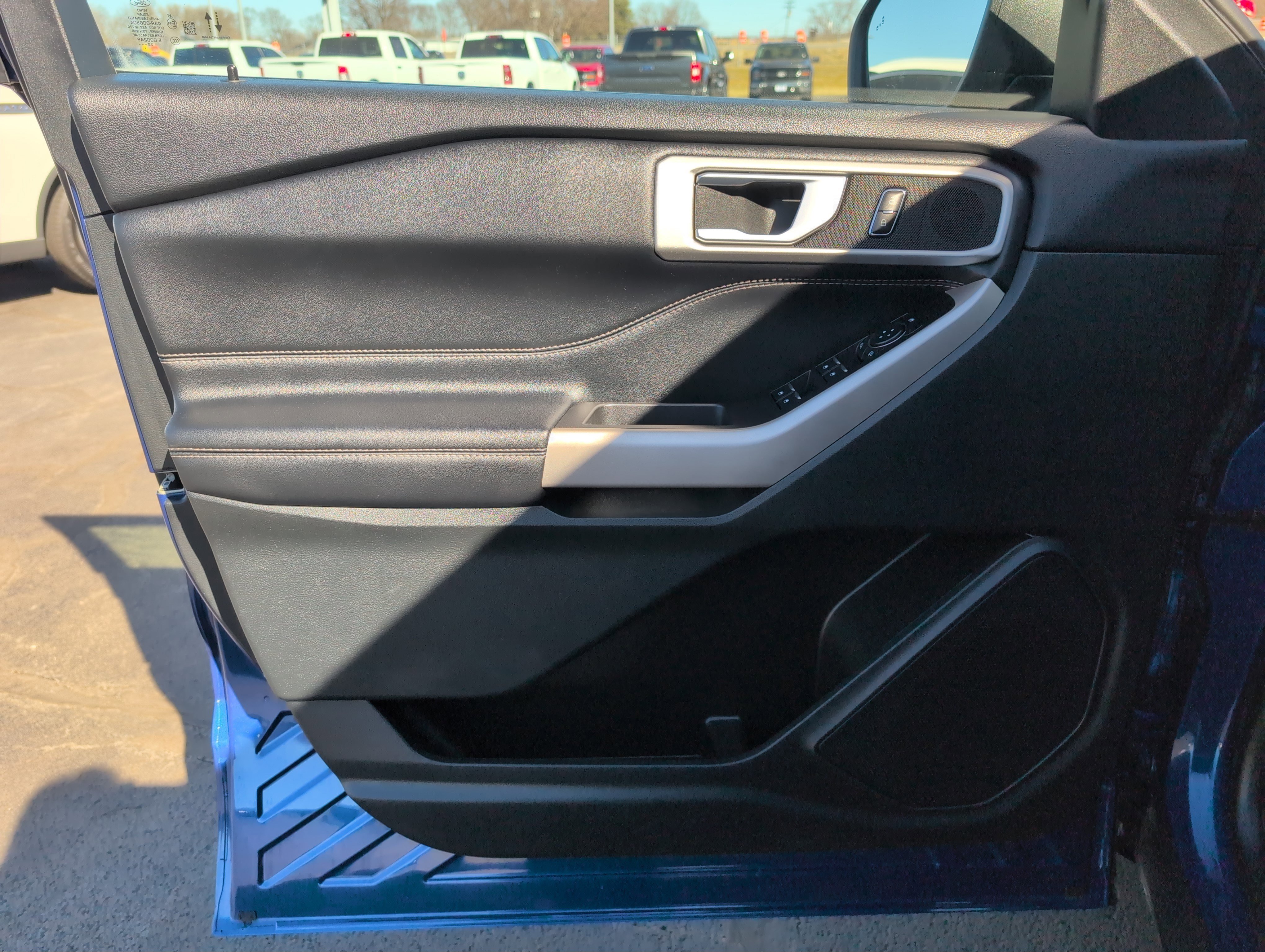 Used 2022 Ford Explorer XLT w/ Equipment Group 202A image 15