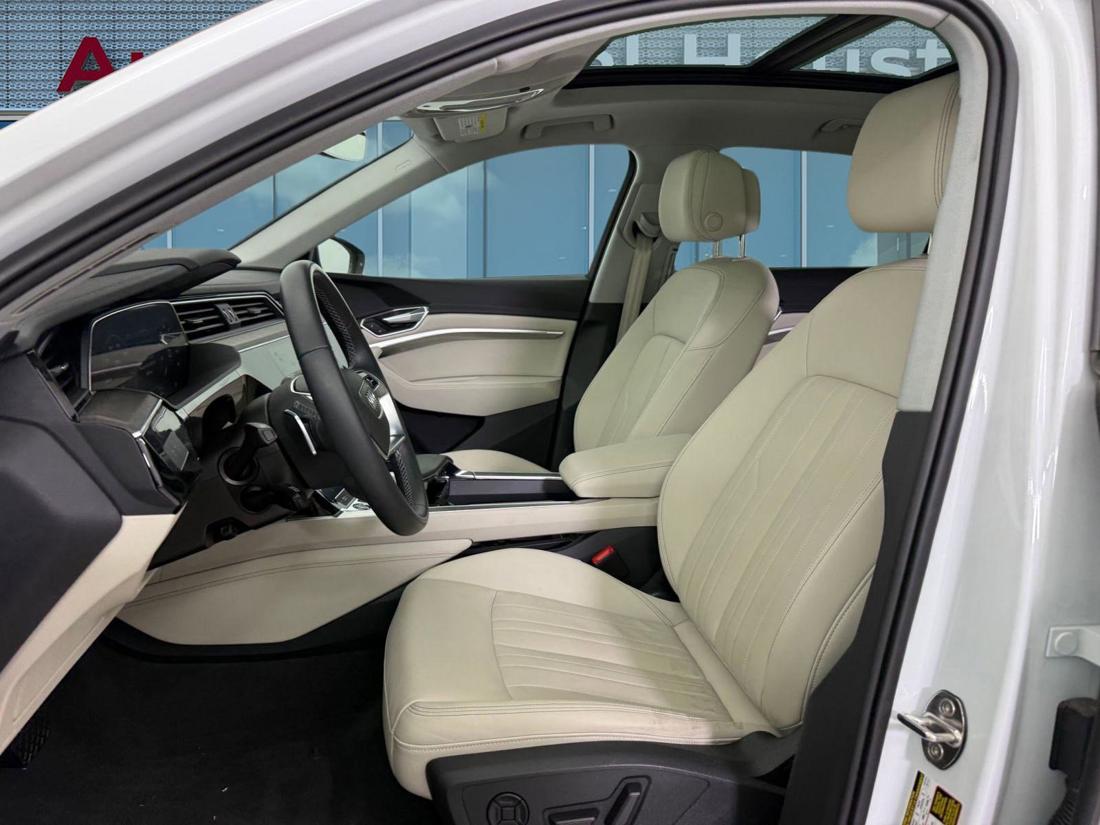 Used 2022 Audi e-tron Premium w/ Interior Protection Package image 5