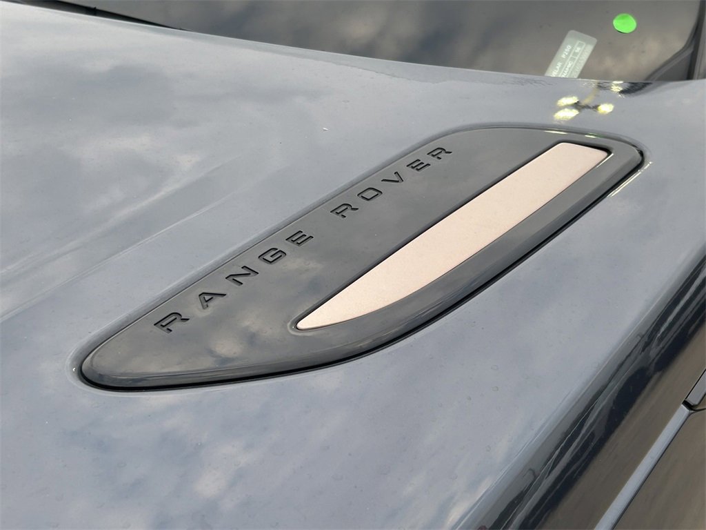 Used 2025 Land Rover Range Rover Velar Dynamic SE image 10