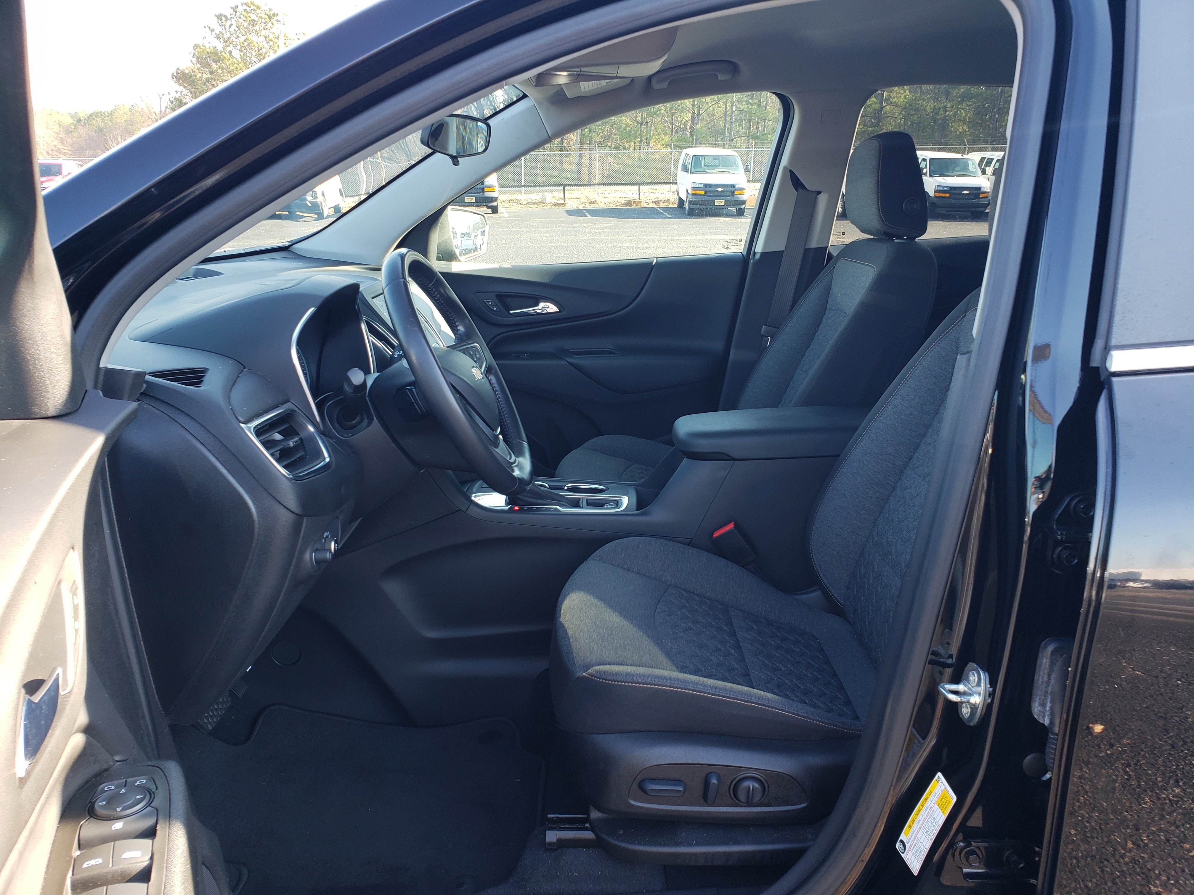 Used 2022 Chevrolet Equinox LT w/ Driver Convenience Package image 32