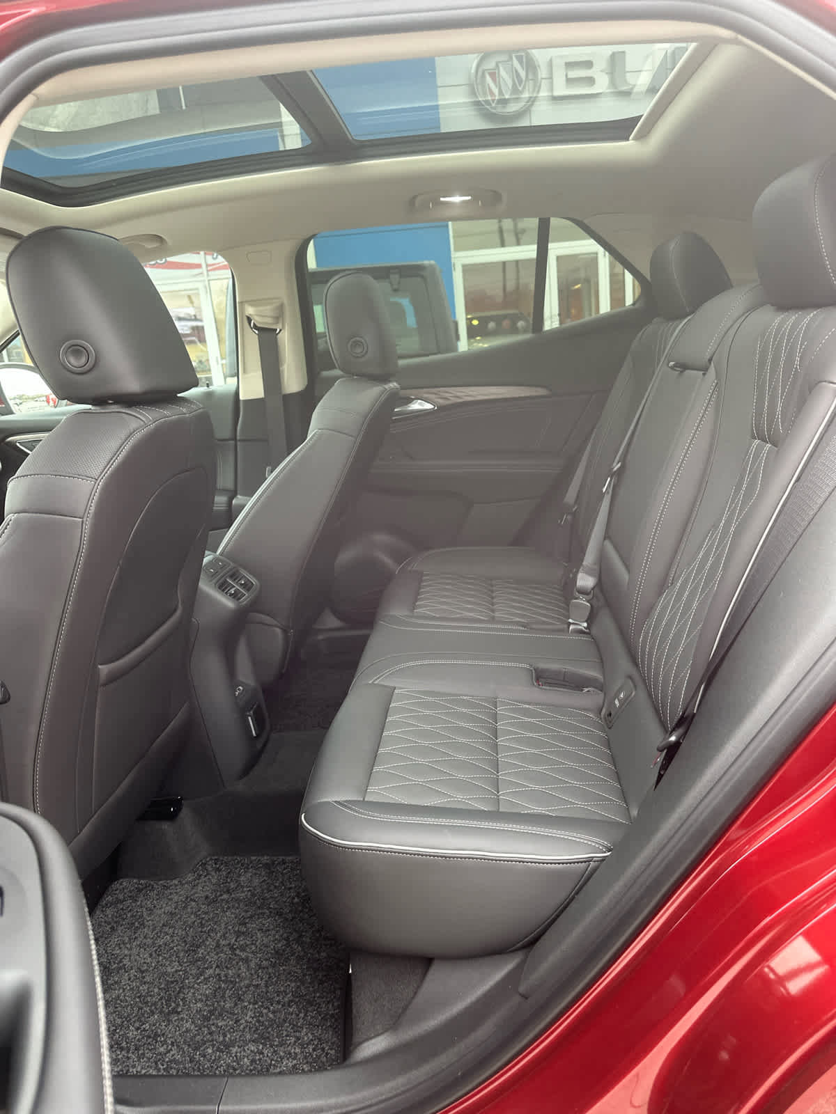 Used 2023 Buick Envision Avenir image 12