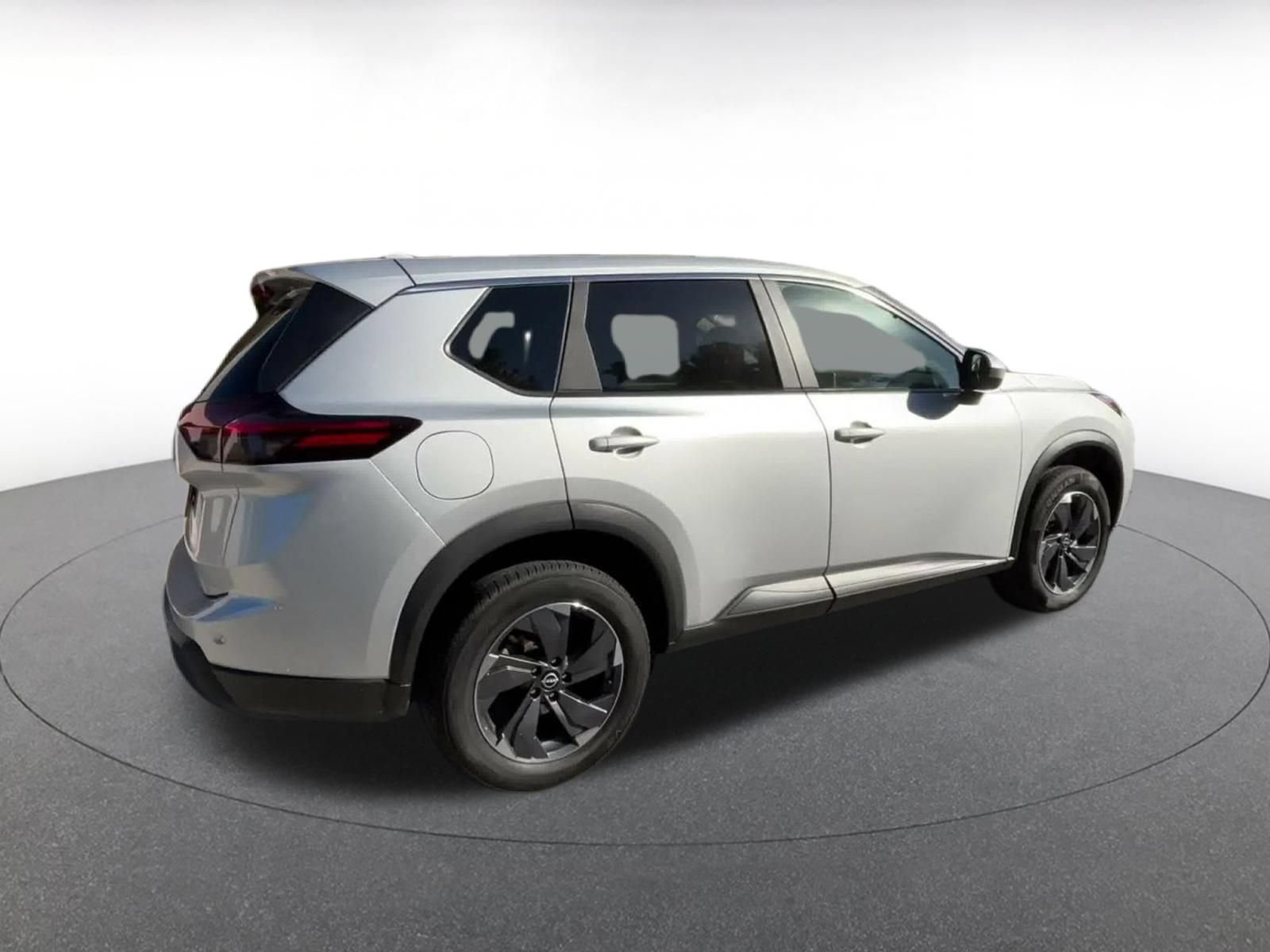 Used 2025 Nissan Rogue SV FWD image 13