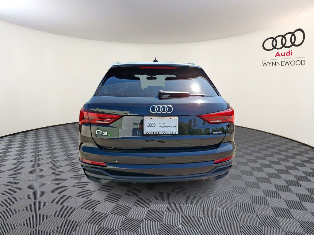 Used 2024 Audi Q3 2.0T Premium w/ Convenience Package AWD/4WD image 5