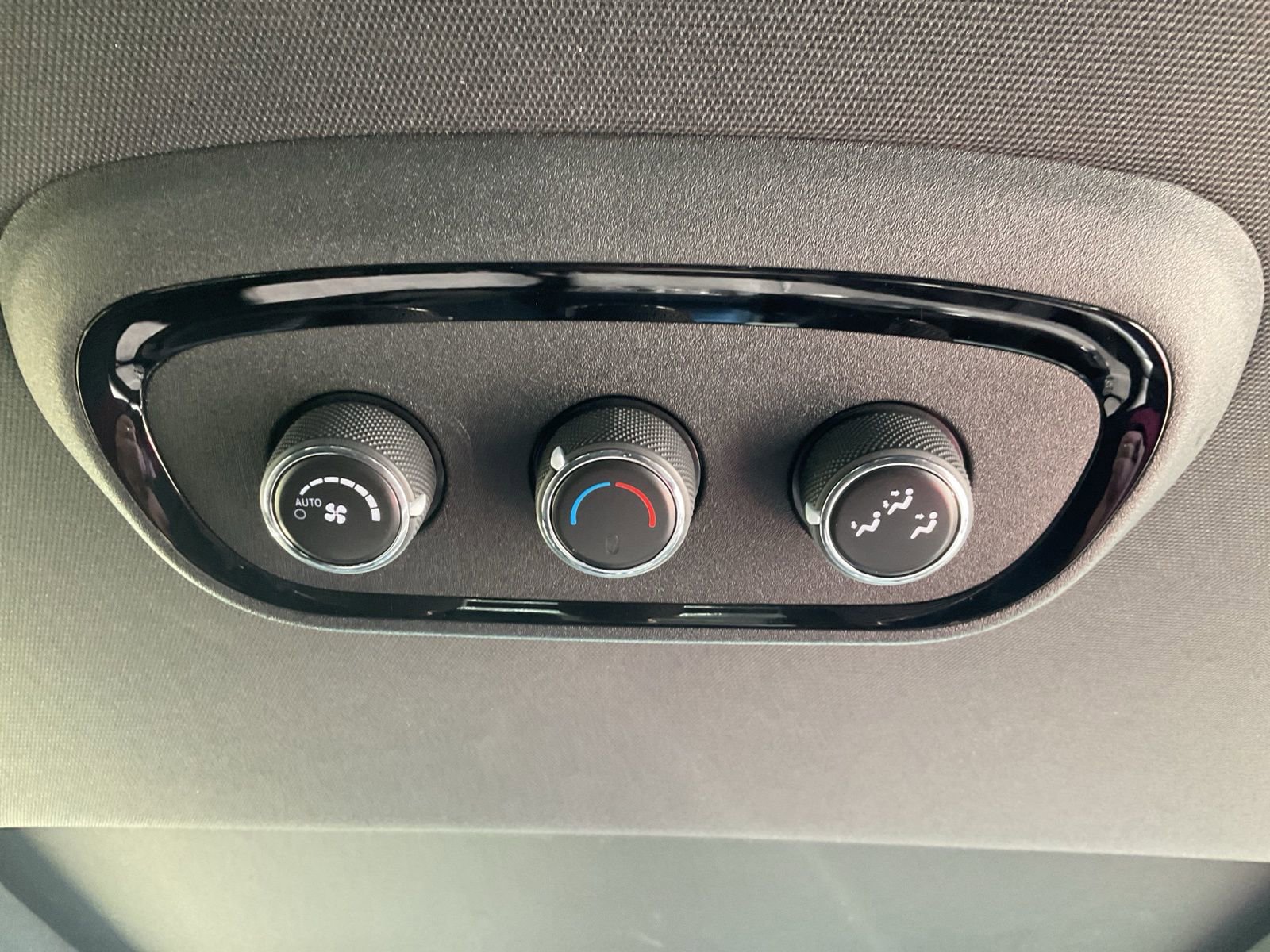 Used 2024 Dodge Durango R/T image 32