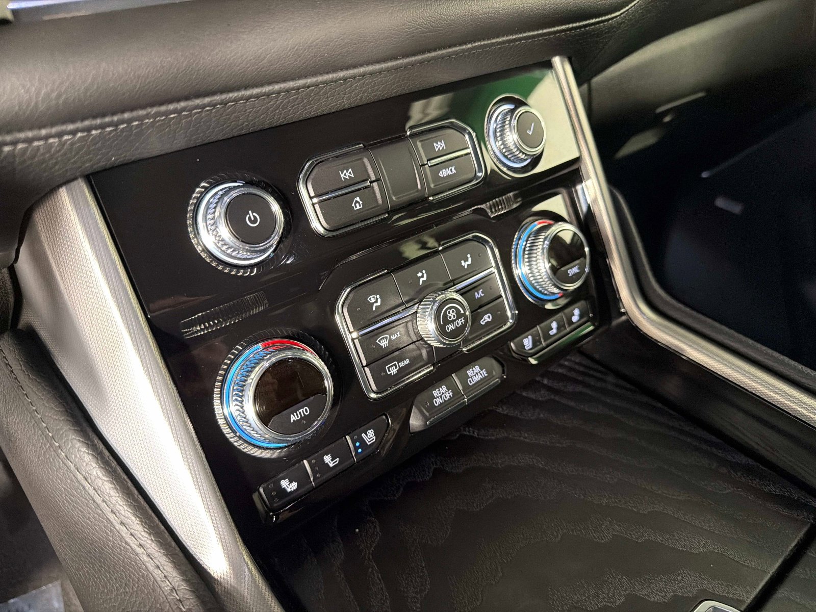 Used 2024 GMC Yukon Denali AWD/4WD image 44