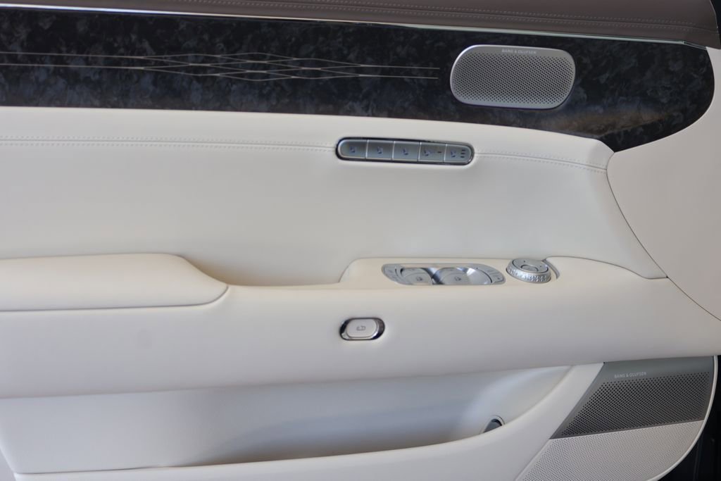 Used 2025 Genesis G90 3.5T AWD/4WD image 9