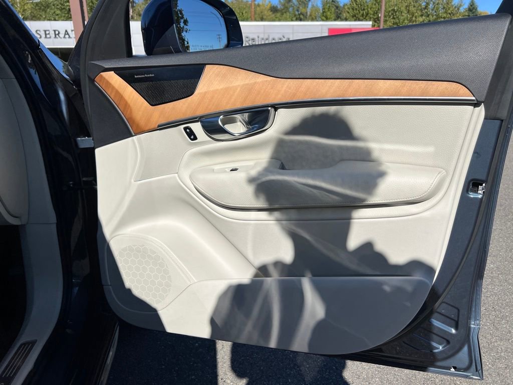 Used 2022 Volvo XC90 T6 Momentum w/ Advanced Package image 25