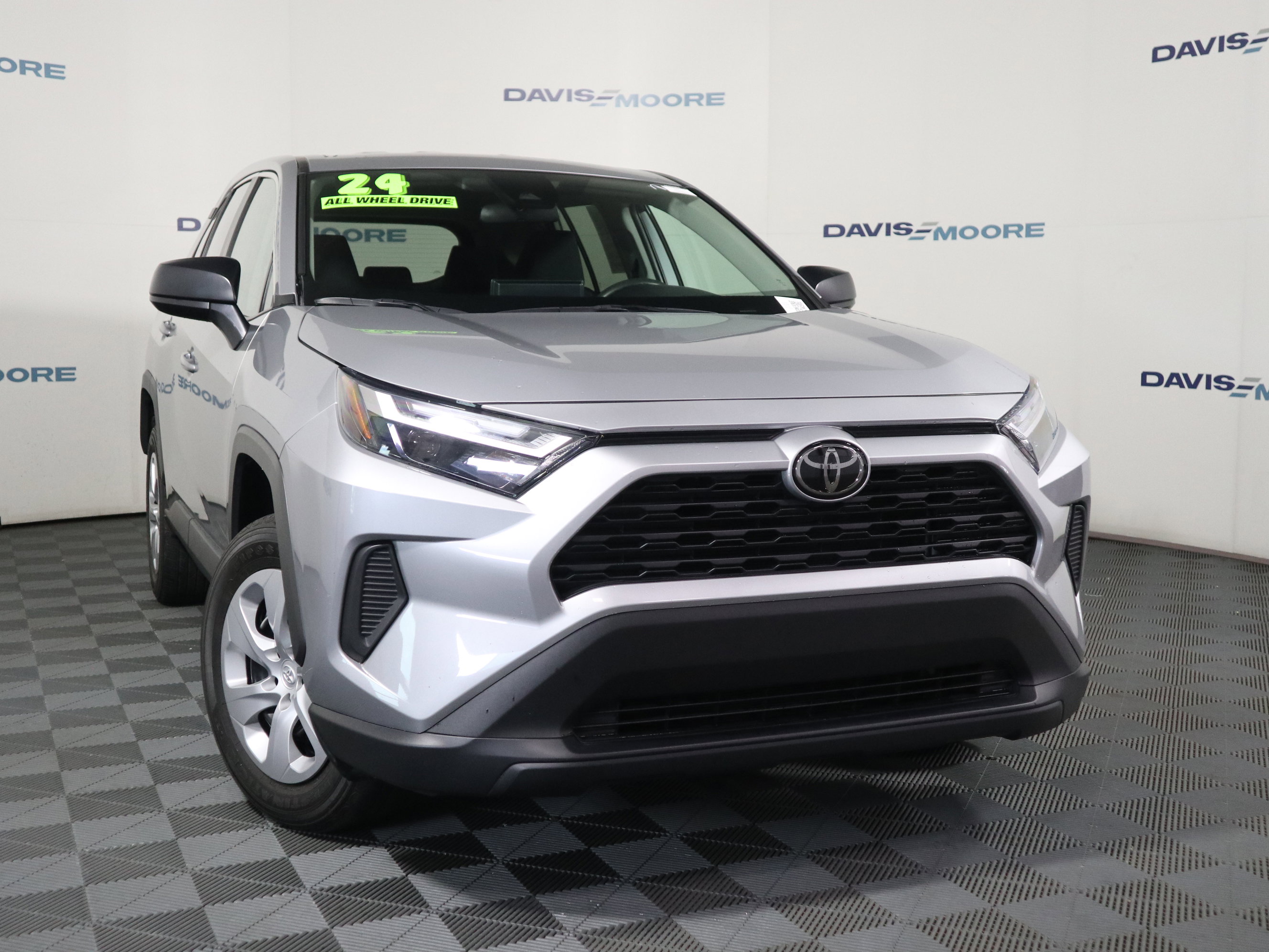 Used 2024 Toyota RAV4 LE AWD/4WD video 2