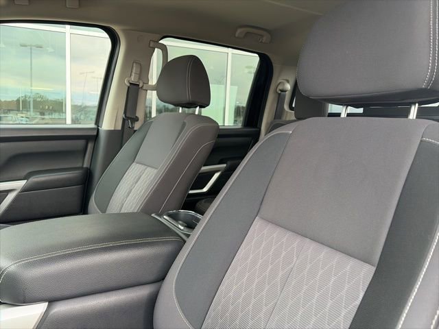 Used 2023 Nissan Titan SV w/ SV Convenience Package image 9