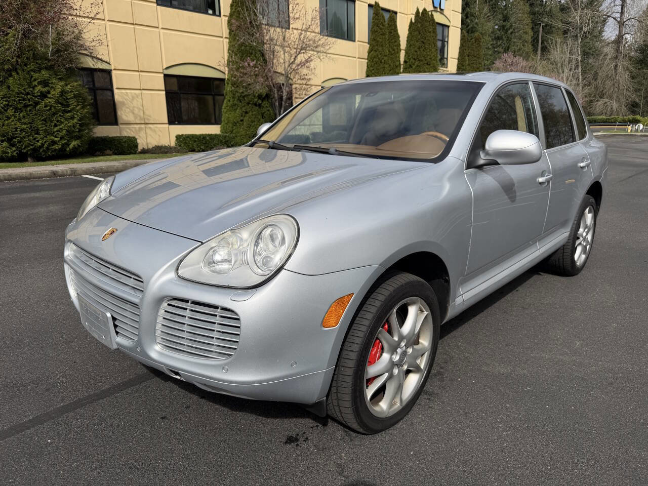 Used 2006 Porsche Cayenne Turbo image 2