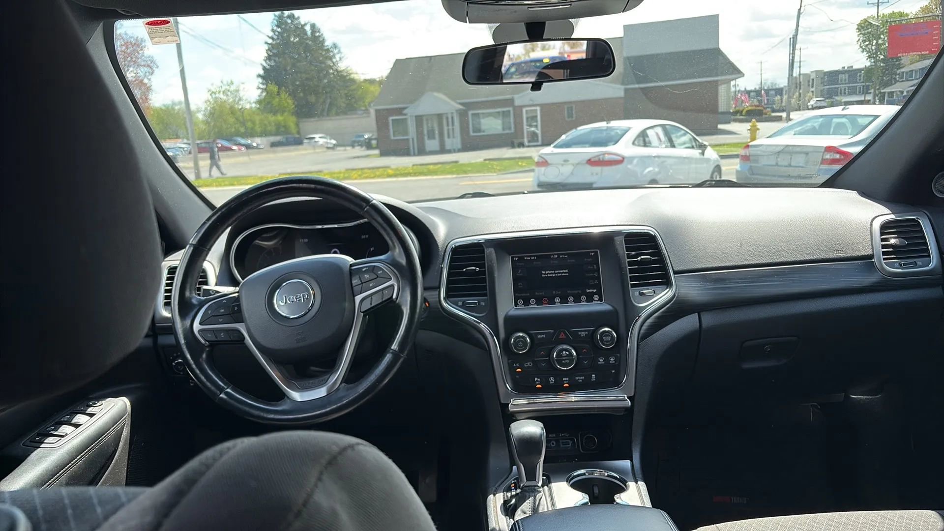 Used 2020 Jeep Grand Cherokee Laredo w/ Security & Convenience Group AWD/4WD image 16