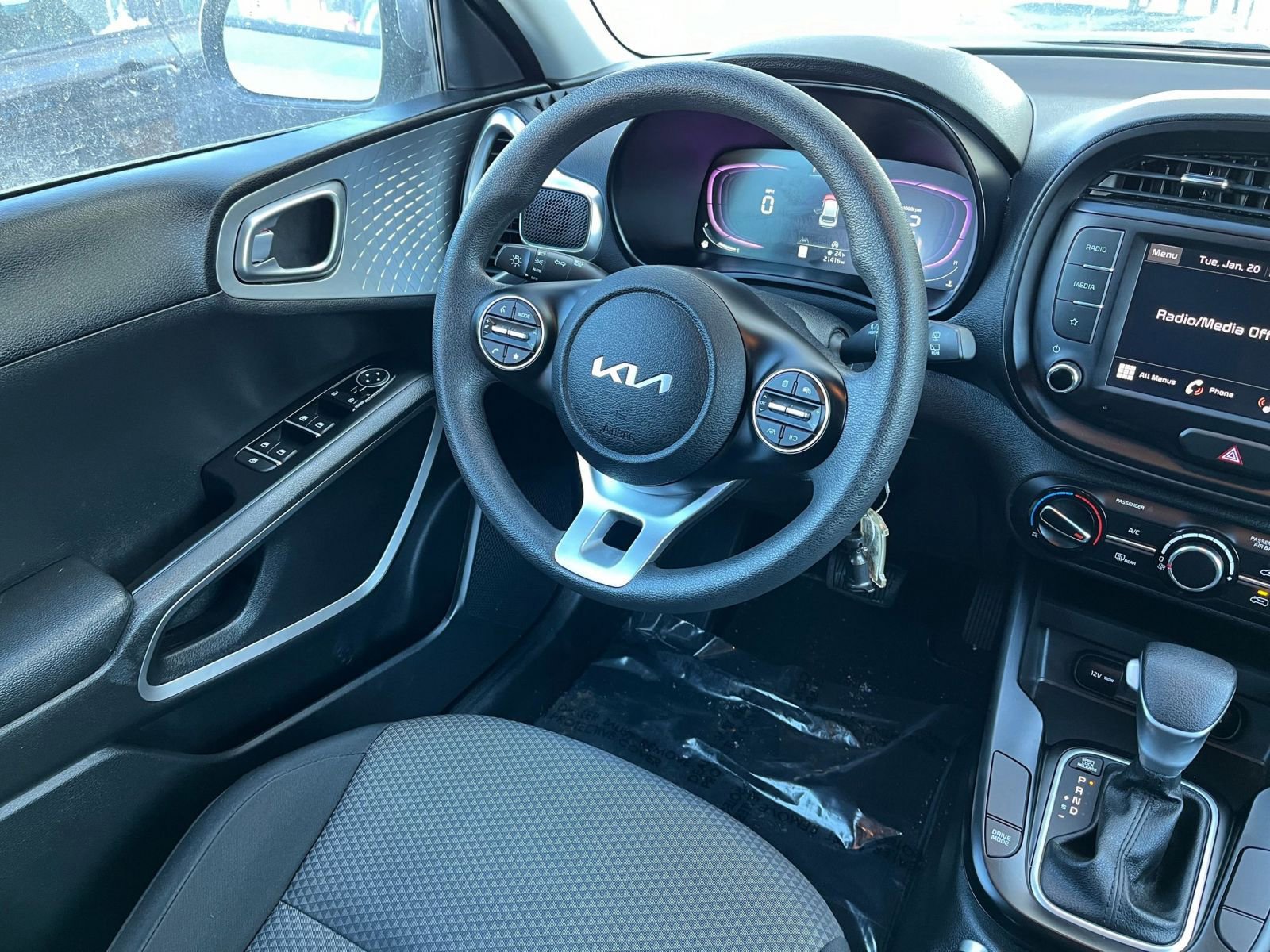 Used 2025 Kia Soul LX w/ LX Technology Package image 30