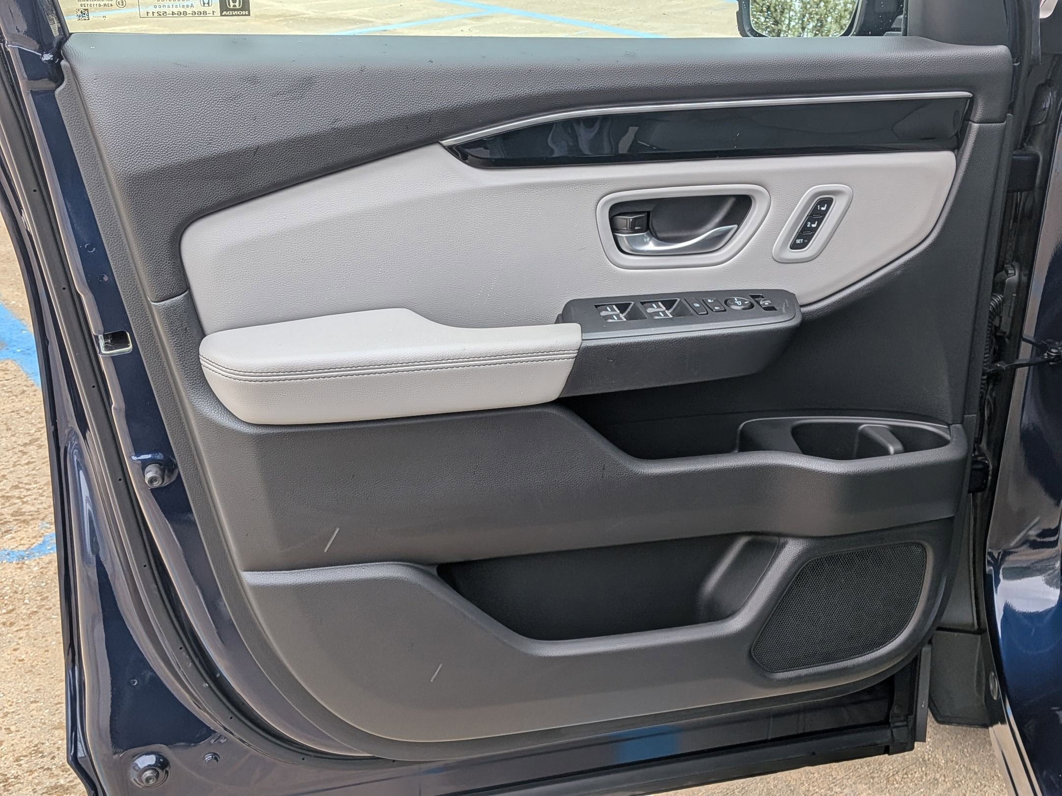 Used 2025 Honda Pilot EX-L image 12