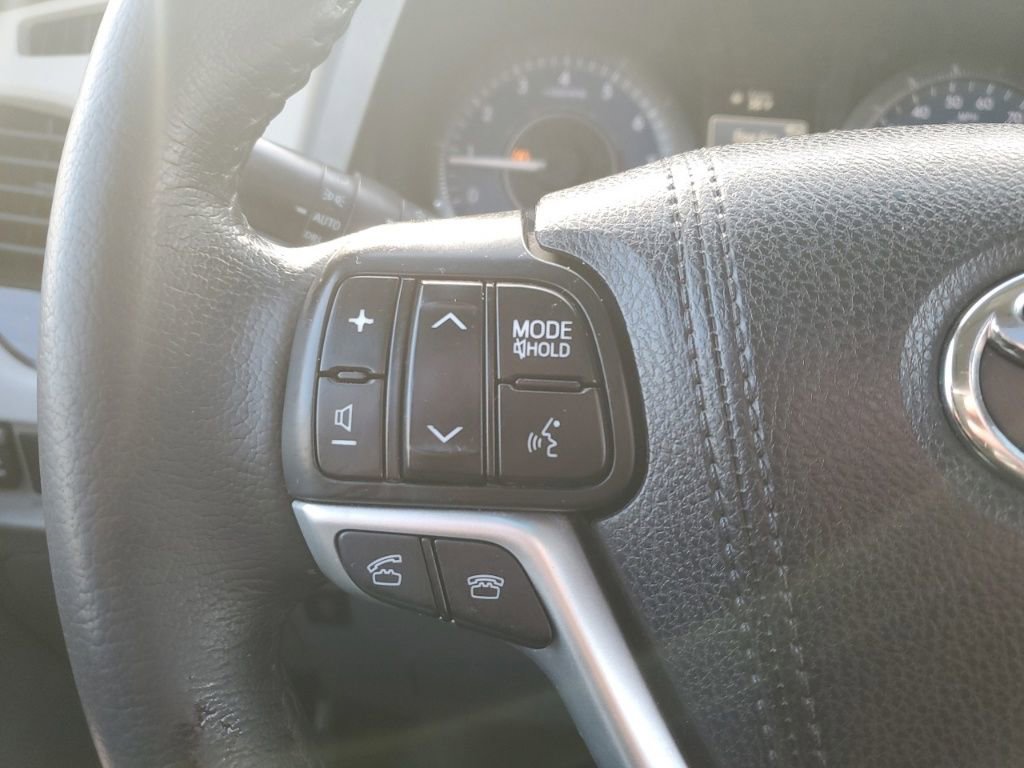 Used 2015 Toyota Sienna XLE image 12