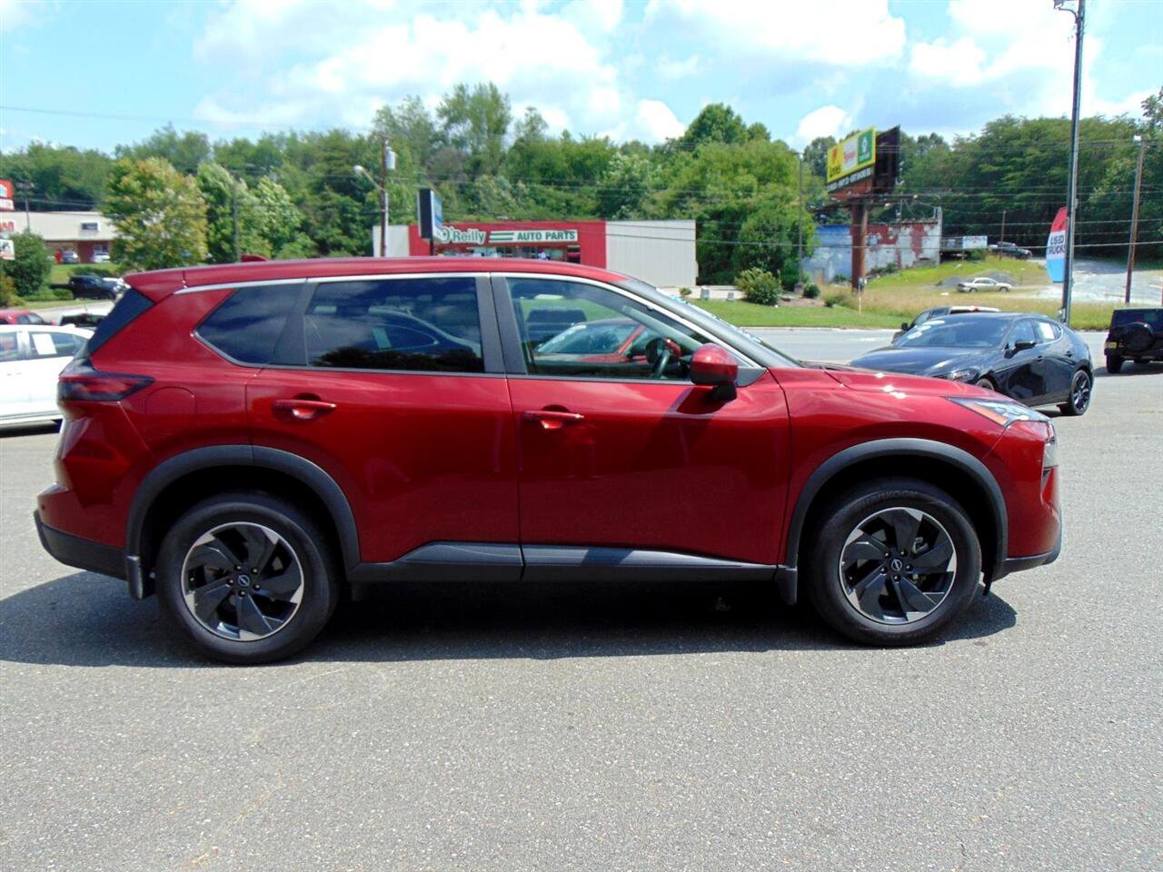 Used 2024 Nissan Rogue SV image 4