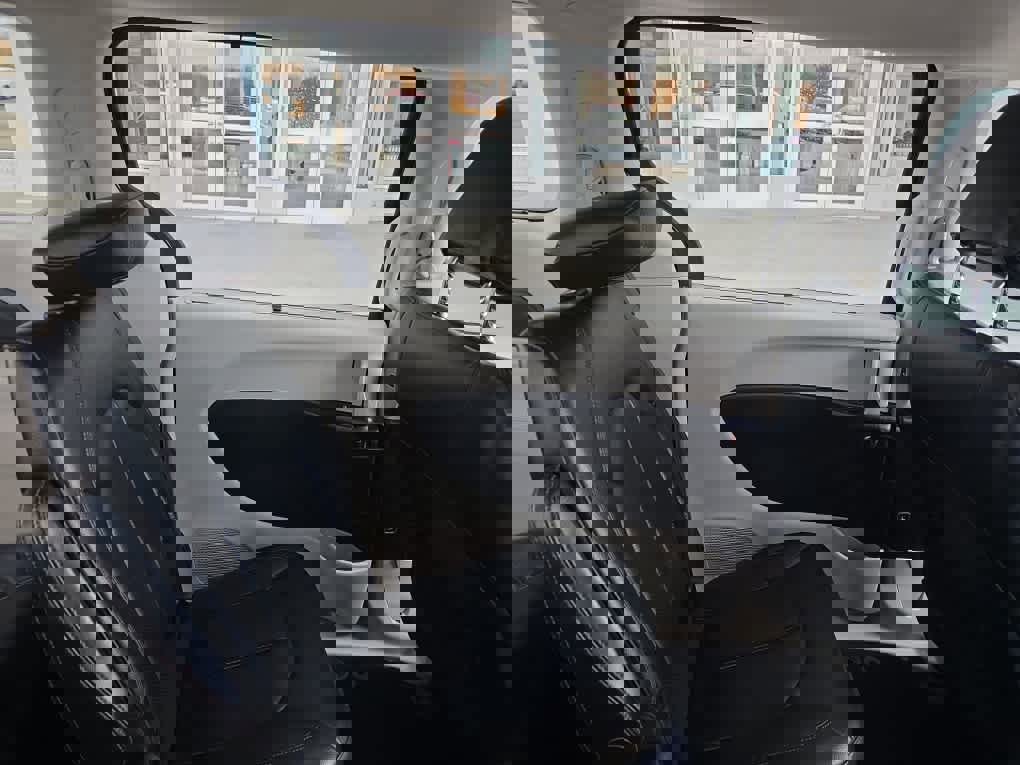 Used 2019 Chrysler Pacifica Touring-L image 17