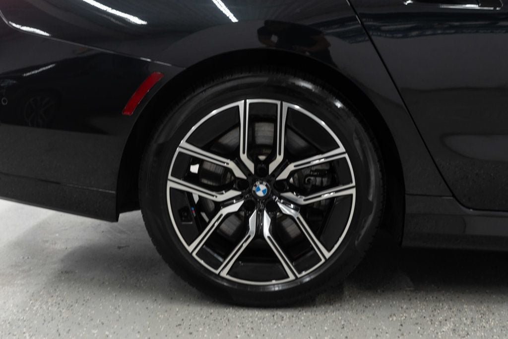 Used 2023 BMW 760i xDrive AWD/4WD image 43
