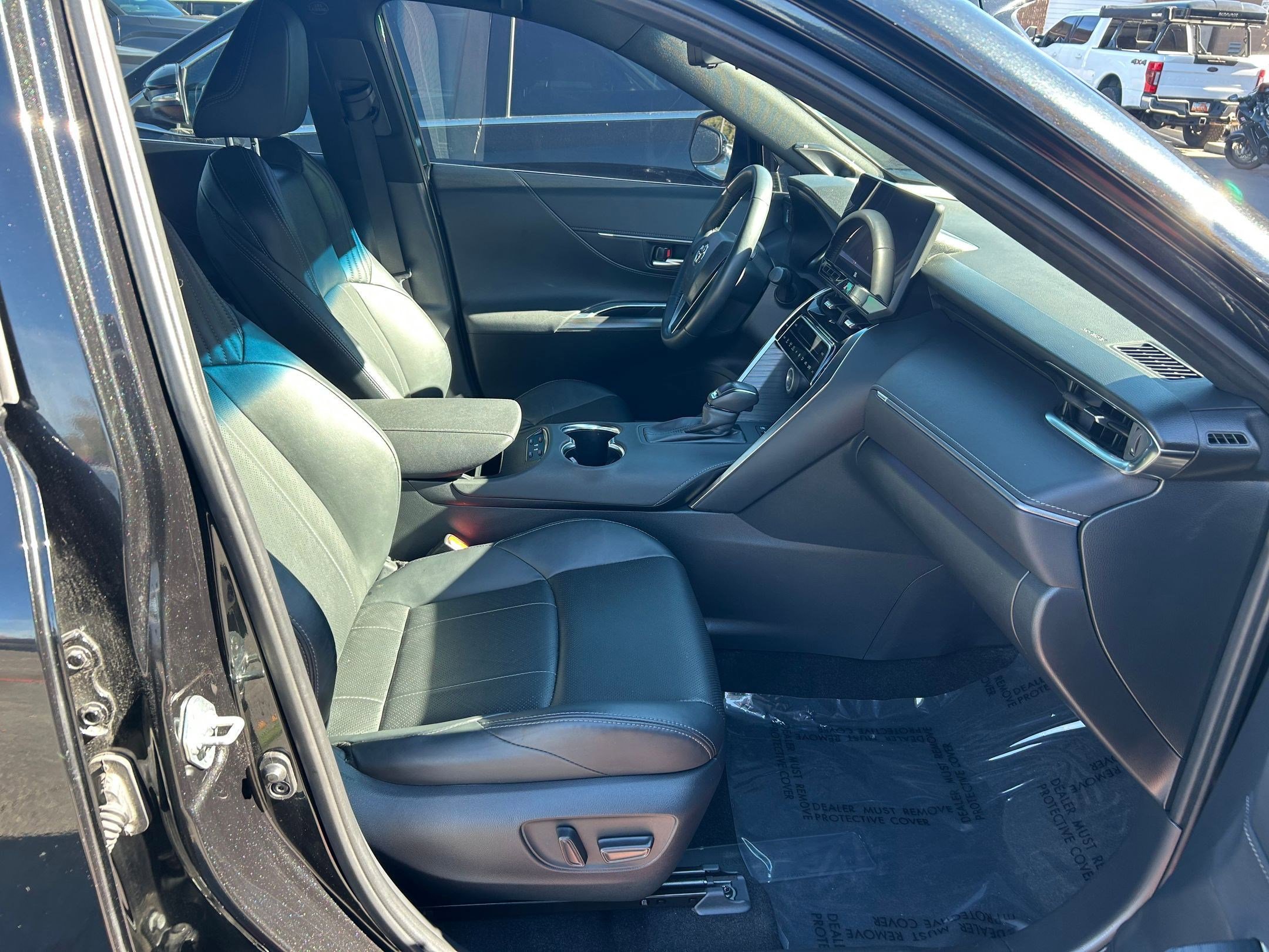 Used 2024 Toyota Venza Limited image 28