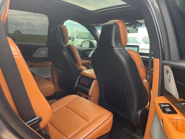 Used 2024 Lincoln Aviator Black Label AWD/4WD image 15