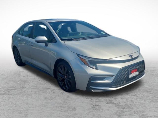 Certified 2025 Toyota Corolla SE w/ SE Premium Package FWD image 3