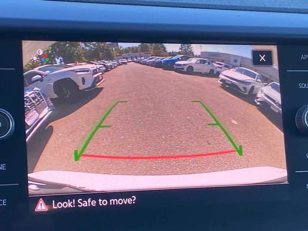 Used 2022 Volkswagen Taos SE image 16