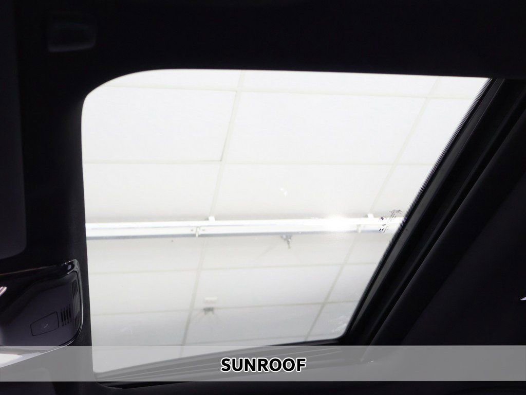 Used 2023 BMW M3 image 4