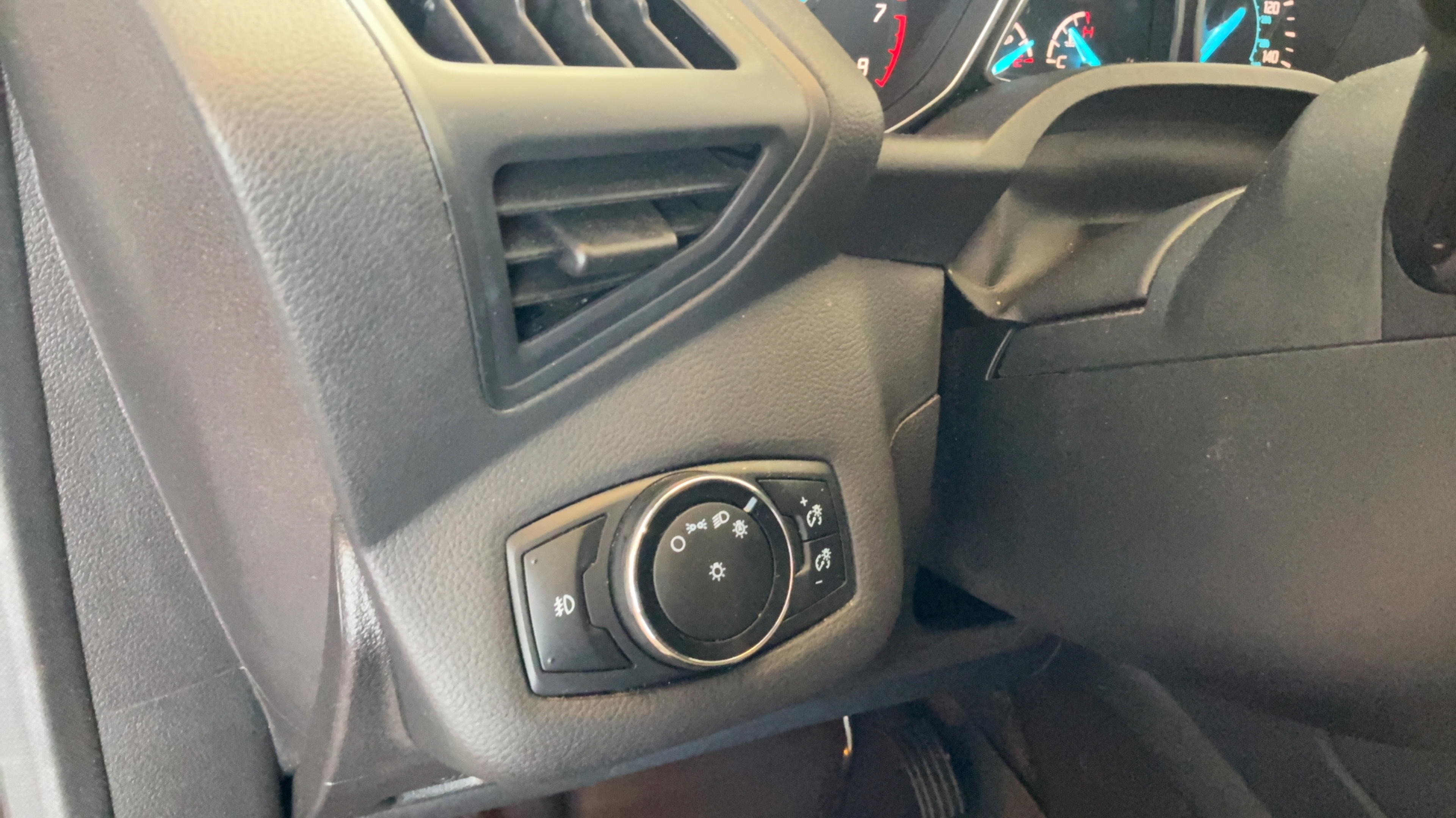 Used 2014 Ford Escape SE FWD image 17