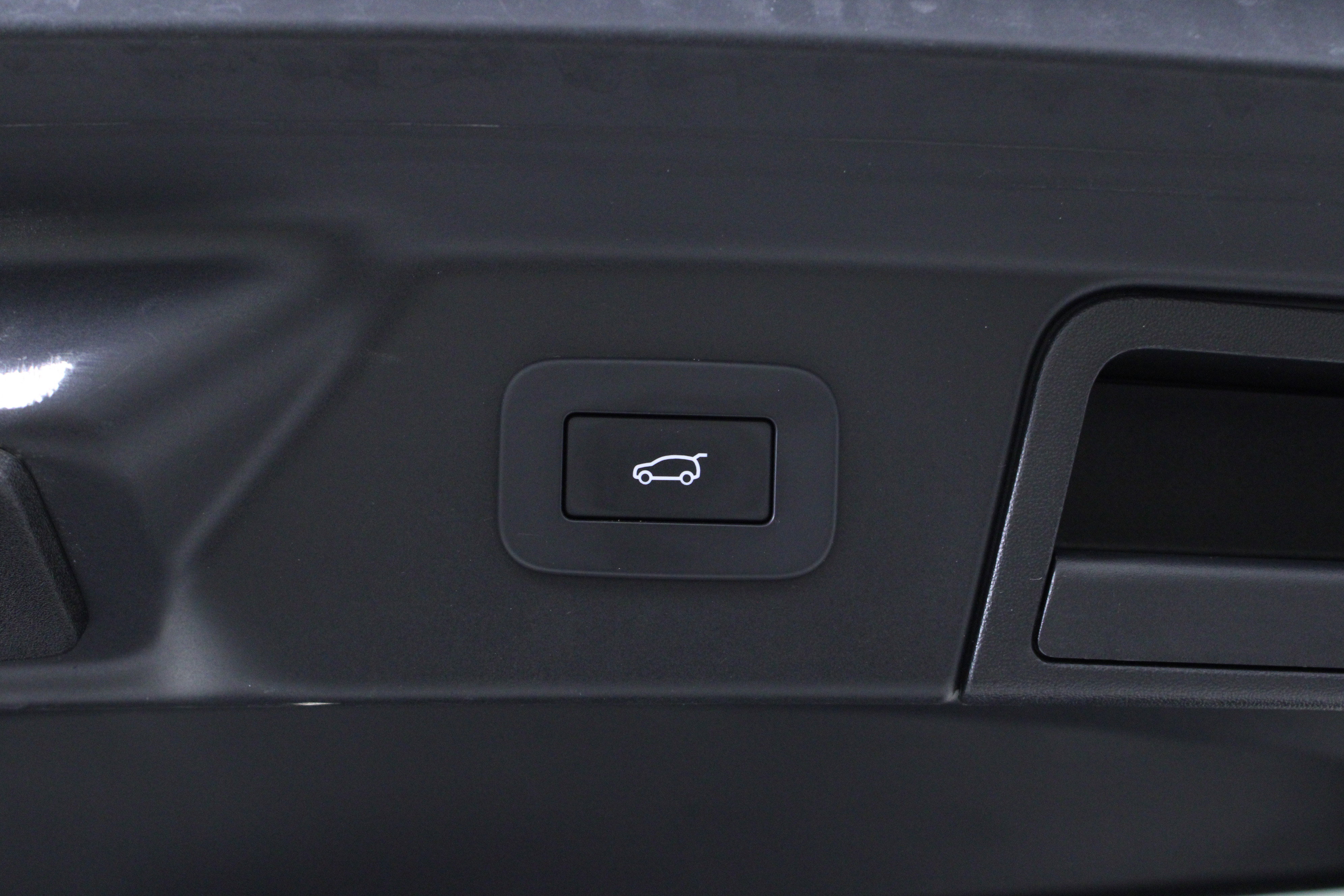 Used 2023 Land Rover Range Rover Velar R-Dynamic S image 11