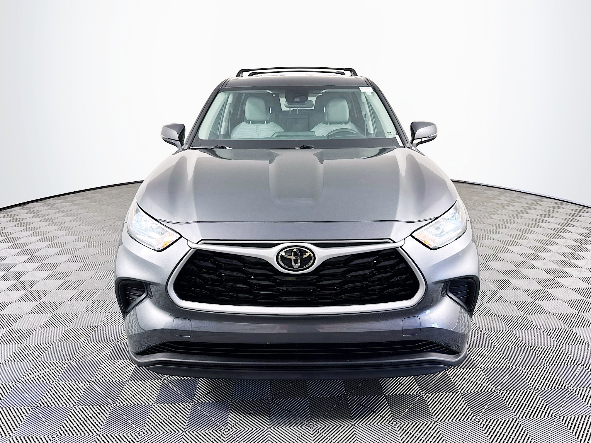 Used 2023 Toyota Highlander L image 2