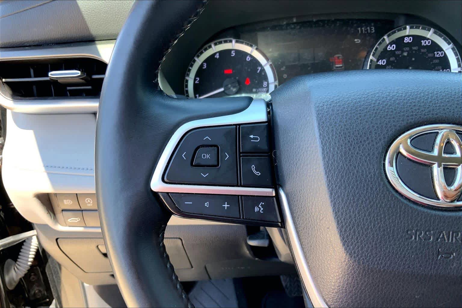 Used 2023 Toyota Highlander LE FWD image 23