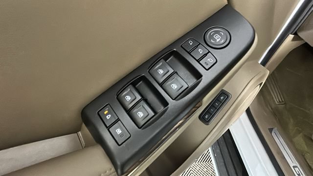 Used 2016 GMC Yukon SLT w/ Open Road Package AWD/4WD image 11