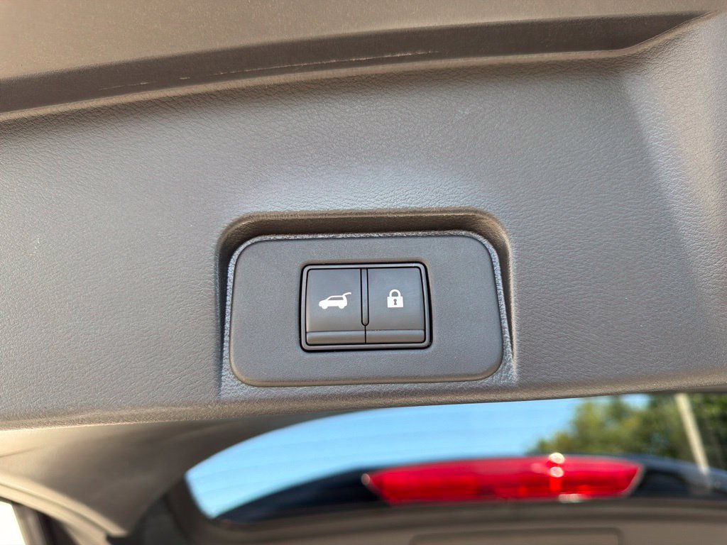 Used 2023 Nissan Rogue SL FWD image 18