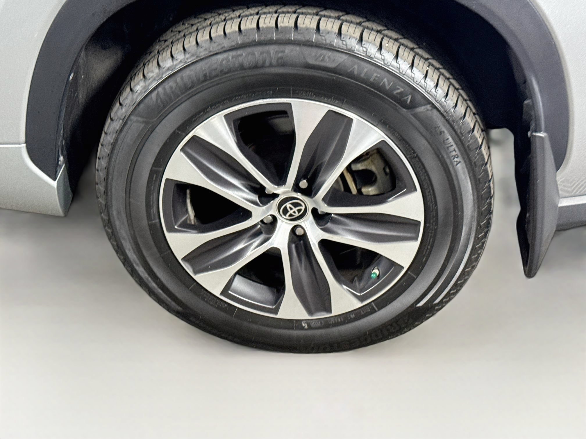 Used 2022 Toyota Highlander XLE AWD/4WD image 9