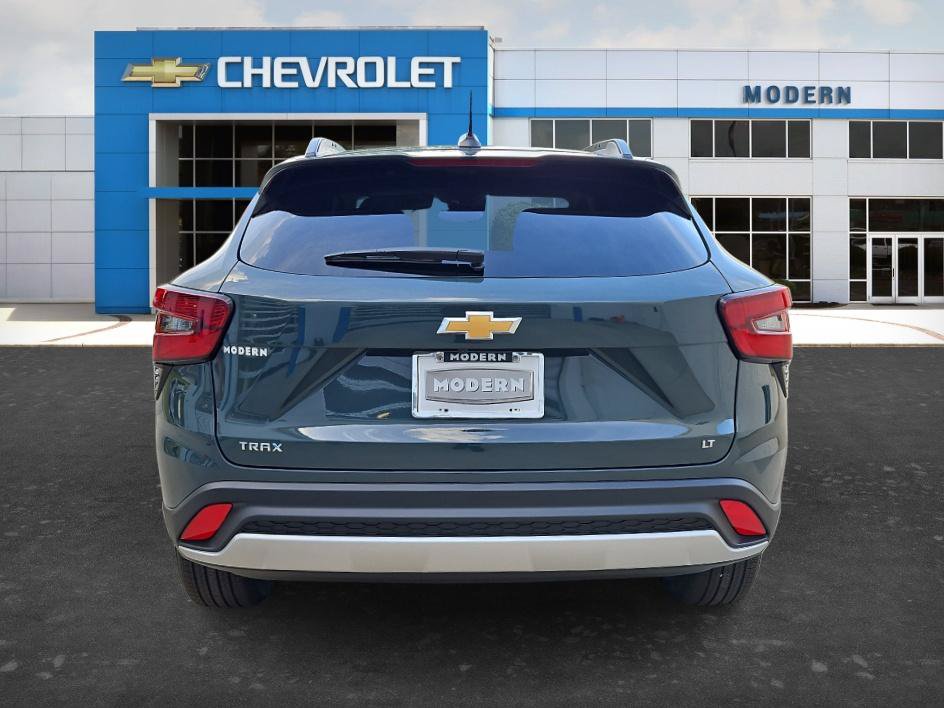 New 2026 Chevrolet Trax LT w/ Sunroof Package FWD image 4