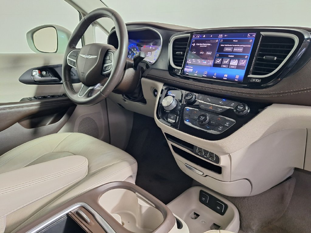 Used 2021 Chrysler Pacifica Touring-L FWD image 25
