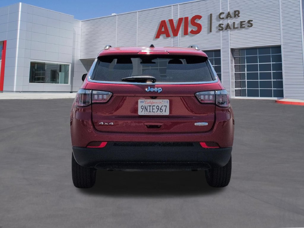Used 2025 Jeep Compass Latitude w/ Sun & Sound Group AWD/4WD image 7