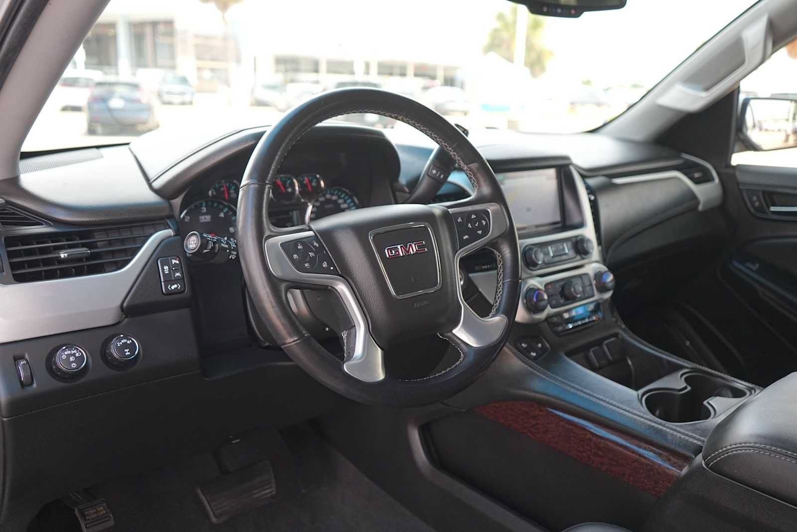 Used 2020 GMC Yukon SLT w/ Open Road Package AWD/4WD image 2