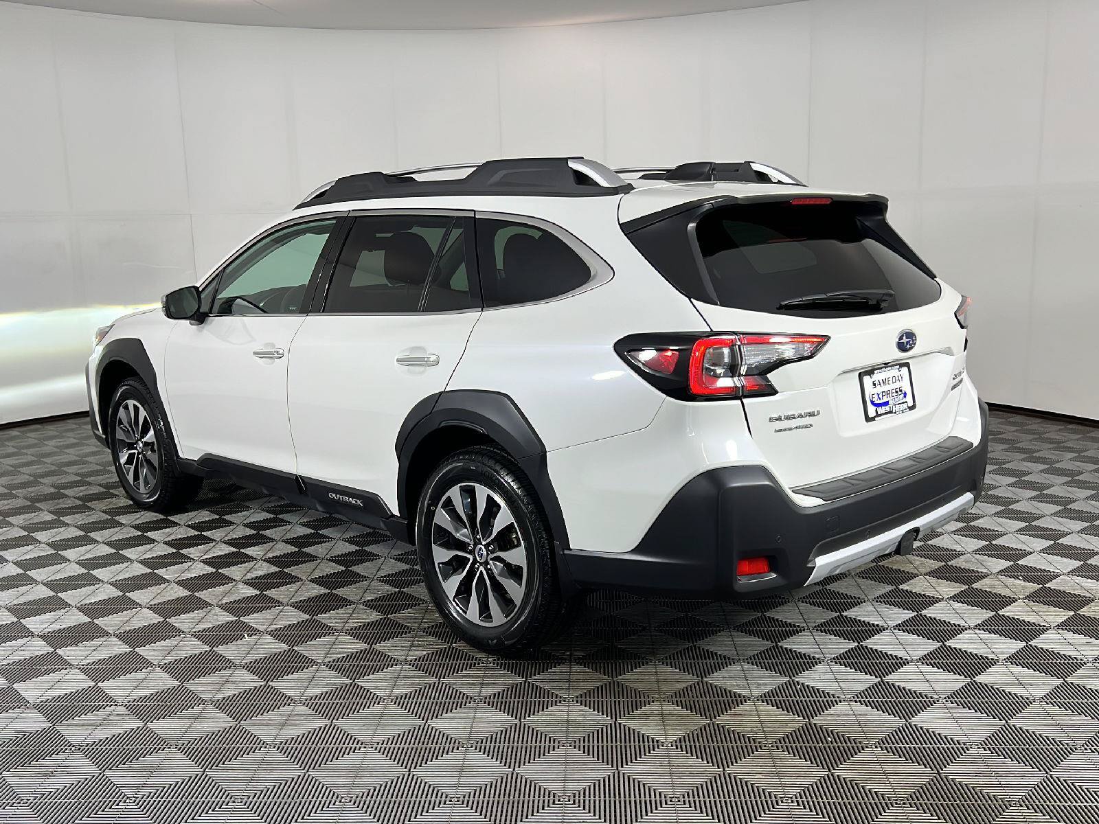 Used 2024 Subaru Outback Touring XT AWD/4WD image 7