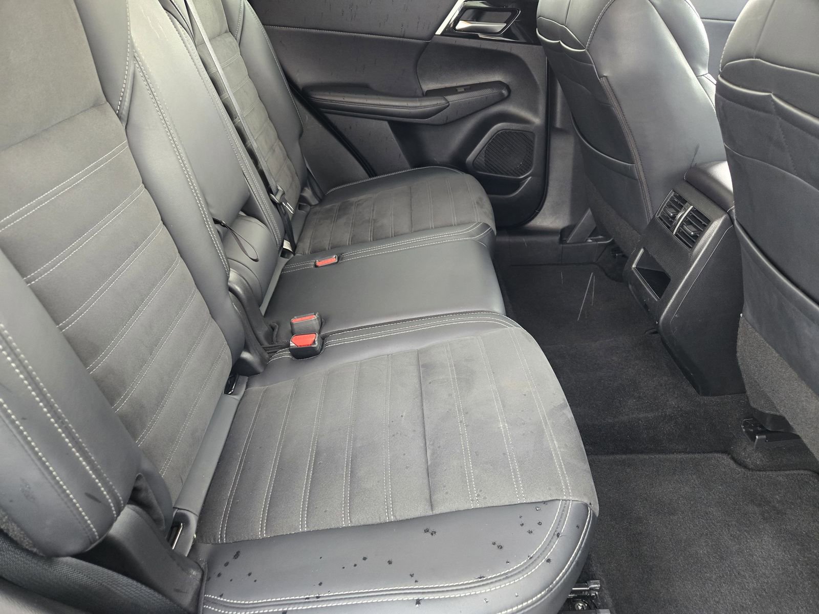 Used 2024 Mitsubishi Outlander SE image 28