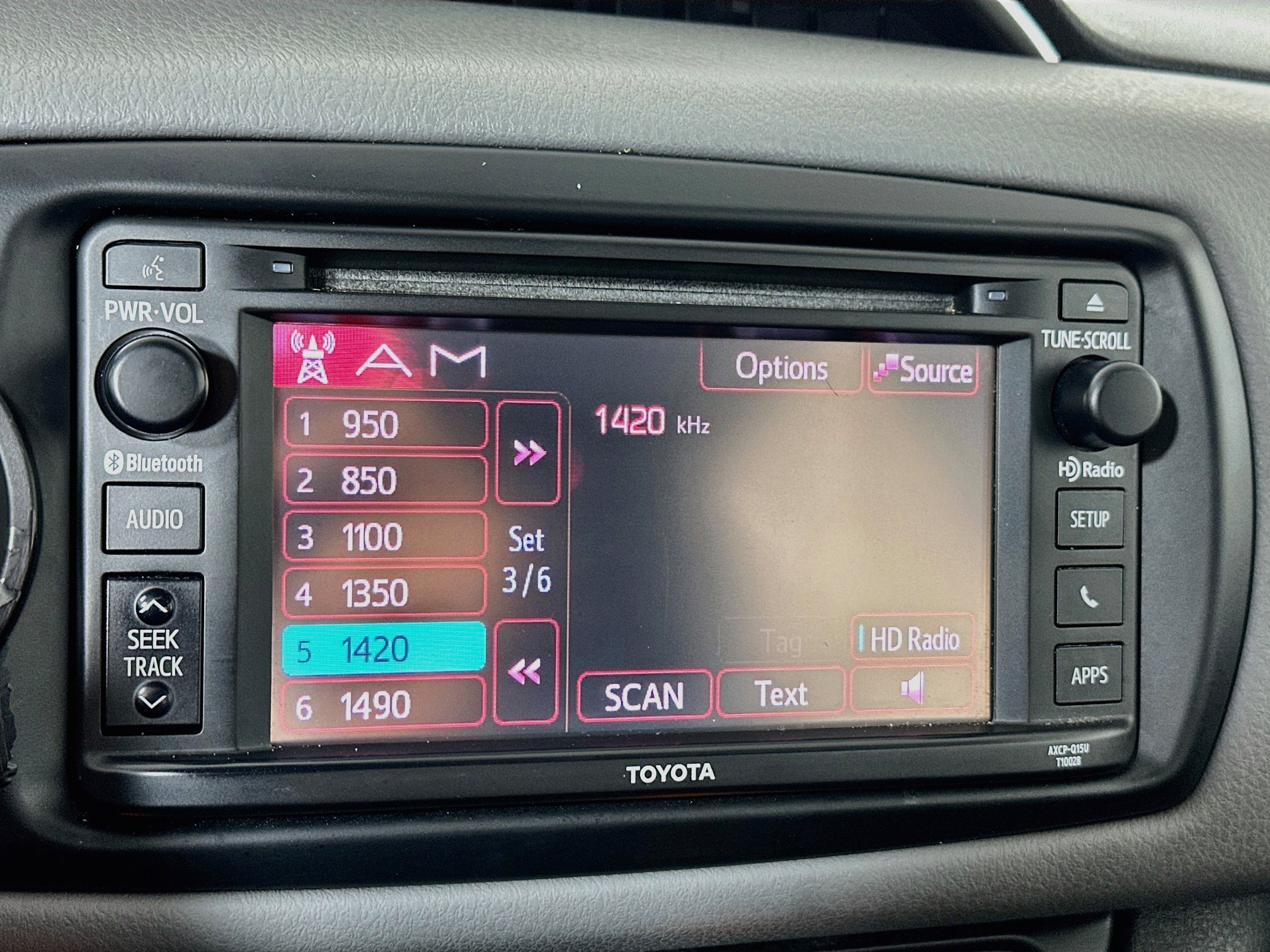 Used 2015 Toyota Yaris LE FWD image 13