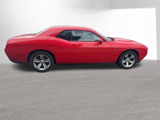 Used 2016 Dodge Challenger SXT image 4
