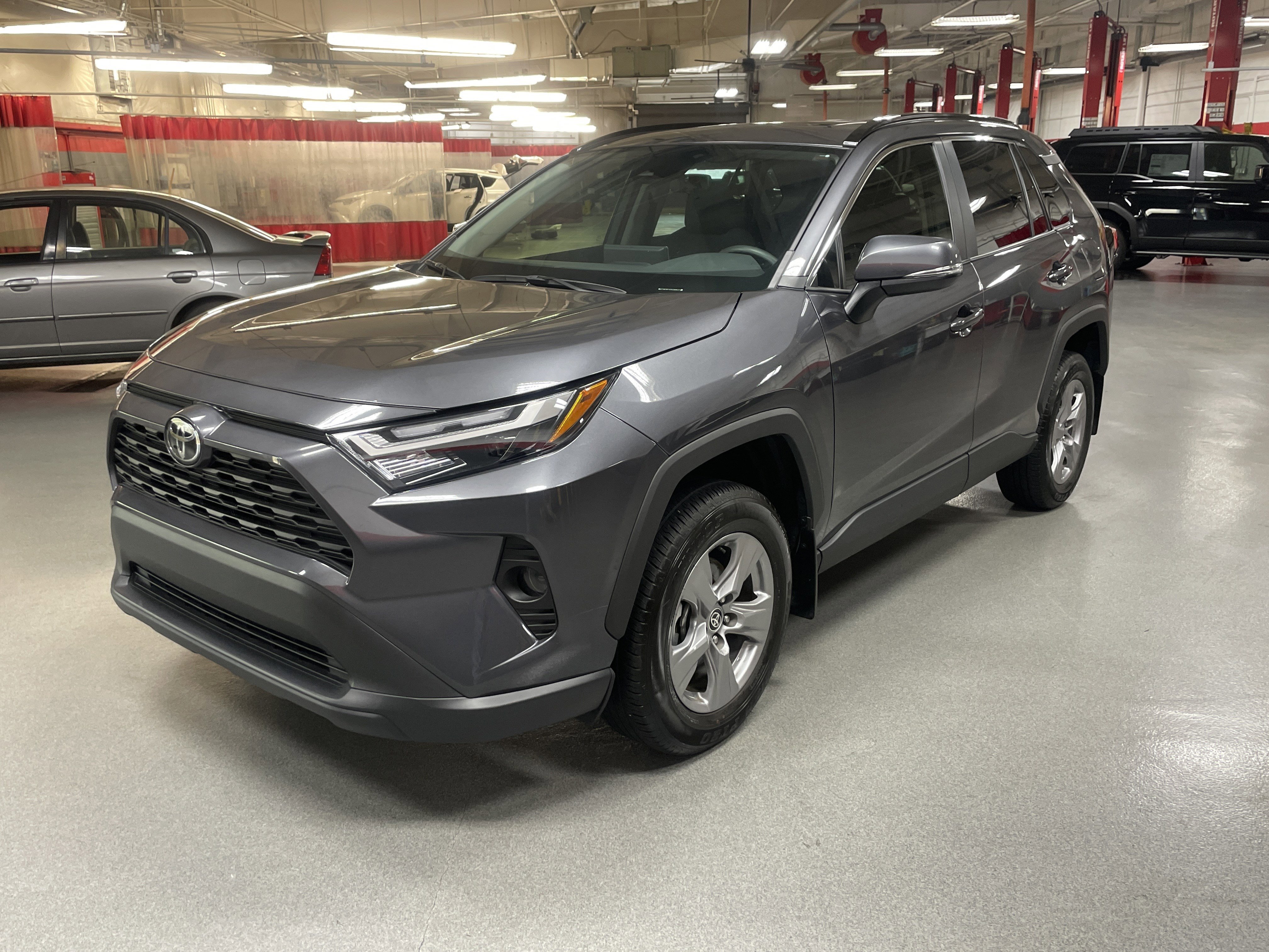 Used 2025 Toyota RAV4 XLE image 5