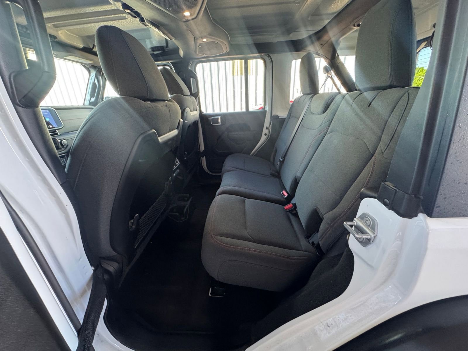 Used 2025 Jeep Wrangler Unlimited Rubicon image 25
