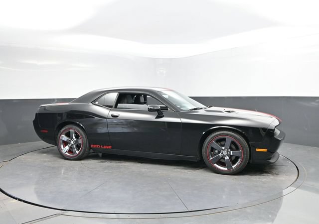 Used 2013 Dodge Challenger SXT RWD image 3