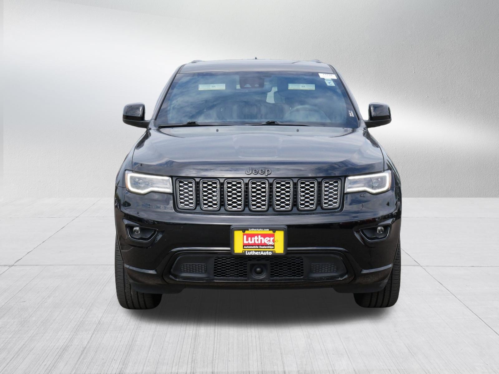 Used 2022 Jeep Grand Cherokee Laredo X AWD/4WD image 2