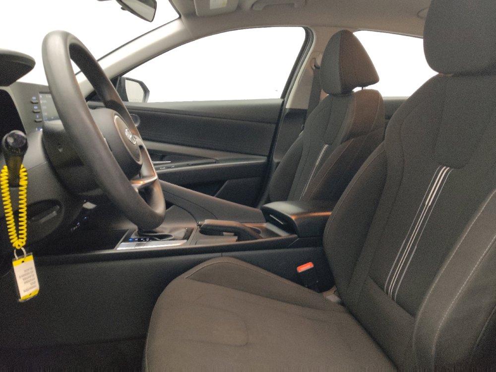 Used 2023 Hyundai Elantra SEL image 17