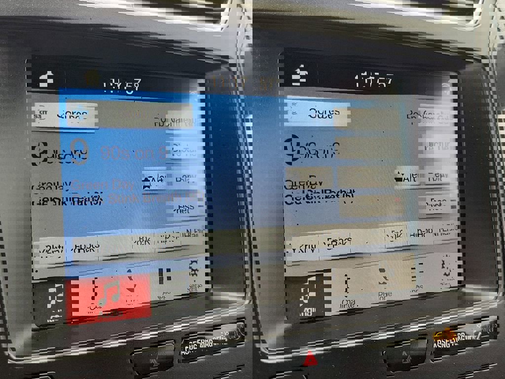 Used 2019 Ford Explorer XLT image 27